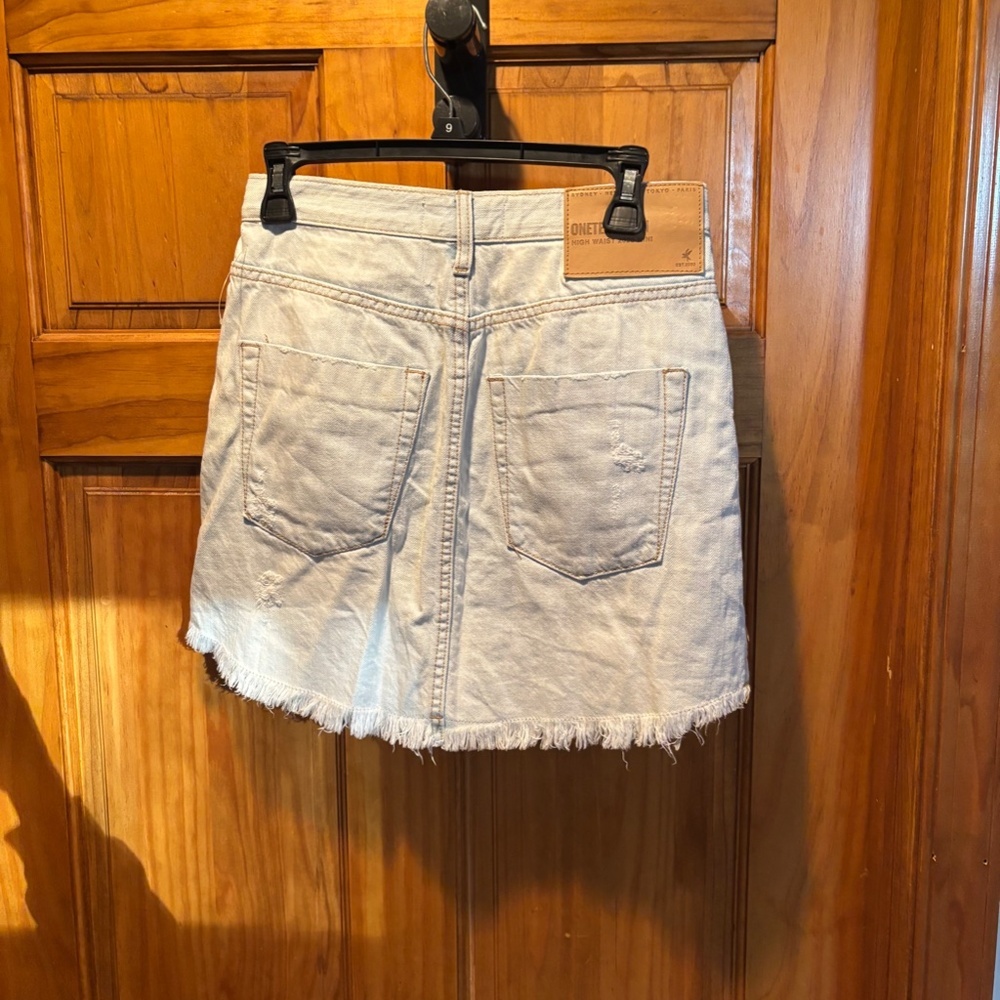 One Teaspoon Women's Brando Denim Jean Distressed Mini Skirt Light Wash Size 26 - Picture 3 of 7